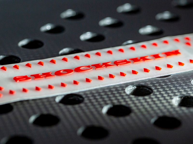 SHOCKOUT SHOCKSKIN PROTECTOR MAILANPÄÄSUOJA KIRKAS/PUNAINEN - Padeltarvikkeet - Boom Padel - Boom!padel